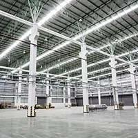 nachhaltige Hallenbeleuchtung